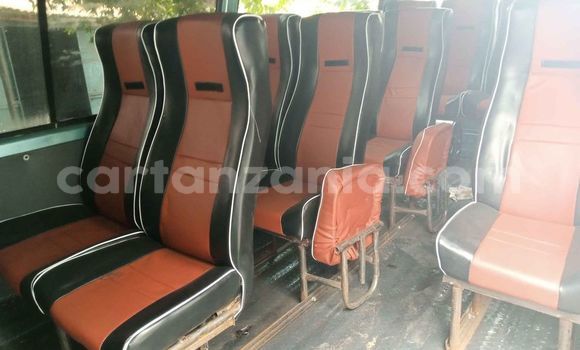 Nunua Ilio tumika Toyota Hiace Fedha Gari ndani ya Dar es Salaam nchini Dar es Salaam Nunua Ilio tumika Toyota Hiace Fedha Gari ndani ya Dar es Salaam nchini Dar es Salaam