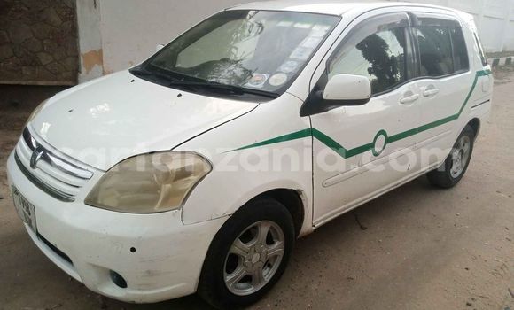 Nunua Ilio tumika Toyota Raum Nyeupe Gari ndani ya Dar es Salaam nchini Dar es Salaam