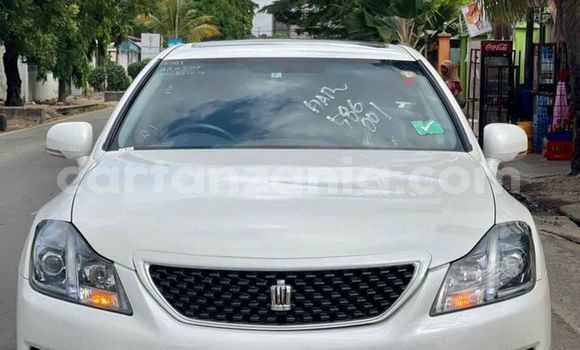 Buy Used Toyota Crown White Car in Dar es Salaam in Dar es Salaam Buy Used Toyota Crown White Car in Dar es Salaam in Dar es Salaam