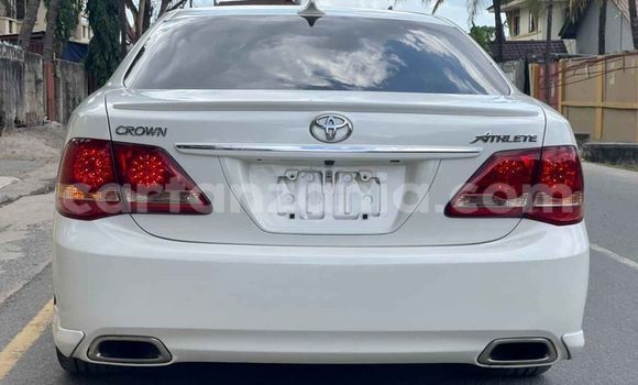 Buy Used Toyota Crown White Car in Dar es Salaam in Dar es Salaam Buy Used Toyota Crown White Car in Dar es Salaam in Dar es Salaam