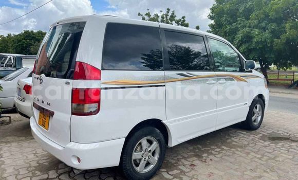 Buy Used Toyota Noah White Car in Dar es Salaam in Dar es Salaam