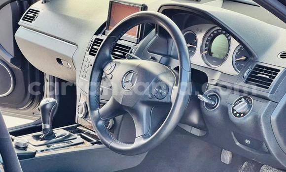 Nunua Imported Mercedes-Benz E-Classe Nyeusi Gari ndani ya Dar es Salaam nchini Dar es Salaam Nunua Imported Mercedes-Benz E-Classe Nyeusi Gari ndani ya Dar es Salaam nchini Dar es Salaam