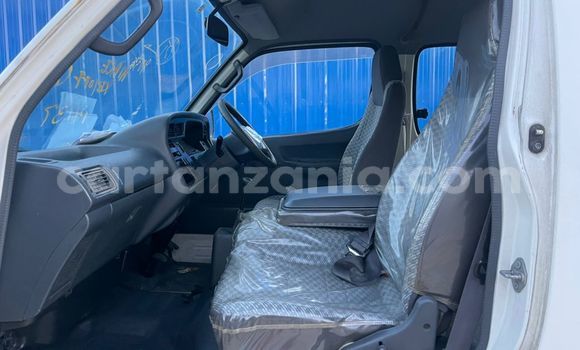 Nunua Imported Toyota Hiace Nyeupe Gari ndani ya Dar es Salaam nchini Dar es Salaam Nunua Imported Toyota Hiace Nyeupe Gari ndani ya Dar es Salaam nchini Dar es Salaam