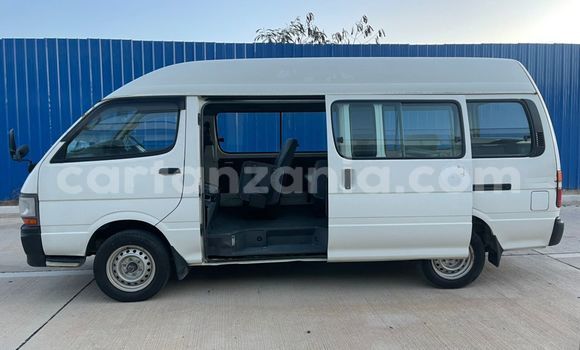 Nunua Imported Toyota Hiace Nyeupe Gari ndani ya Dar es Salaam nchini Dar es Salaam Nunua Imported Toyota Hiace Nyeupe Gari ndani ya Dar es Salaam nchini Dar es Salaam