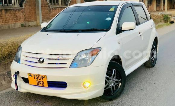 Buy Used Toyota IST White Car in Dar es Salaam in Dar es Salaam Buy Used Toyota IST White Car in Dar es Salaam in Dar es Salaam