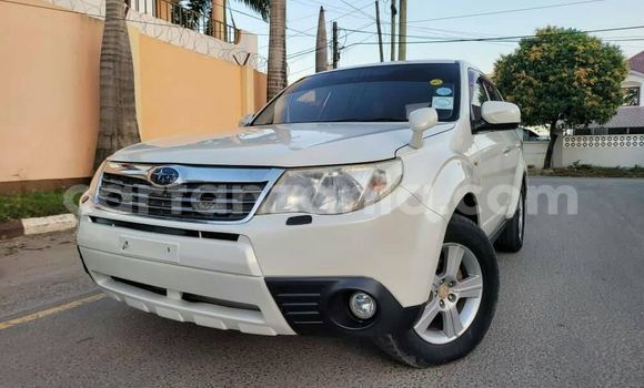 Nunua Ilio tumika Subaru Forester Nyeupe Gari ndani ya Dar es Salaam nchini Dar es Salaam