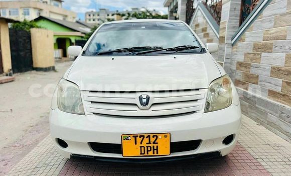 Buy Used Toyota IST White Car in Dar es Salaam in Dar es Salaam