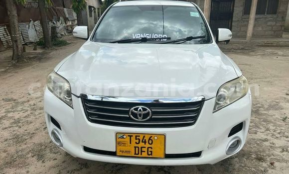 Buy Used Toyota Vanguard White Car in Dar es Salaam in Dar es Salaam