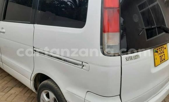 Buy Used Toyota Noah White Car in Dar es Salaam in Dar es Salaam Buy Used Toyota Noah White Car in Dar es Salaam in Dar es Salaam