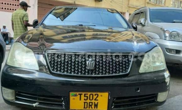 Nunua Ilio tumika Toyota Crown Nyeusi Gari ndani ya Dar es Salaam nchini Dar es Salaam