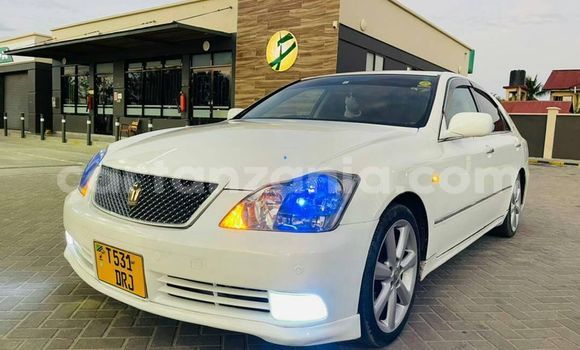 Buy Used Toyota Crown White Car in Dar es Salaam in Dar es Salaam