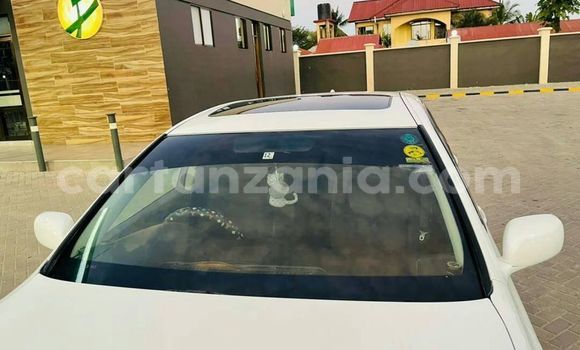 Buy Used Toyota Crown White Car in Dar es Salaam in Dar es Salaam Buy Used Toyota Crown White Car in Dar es Salaam in Dar es Salaam