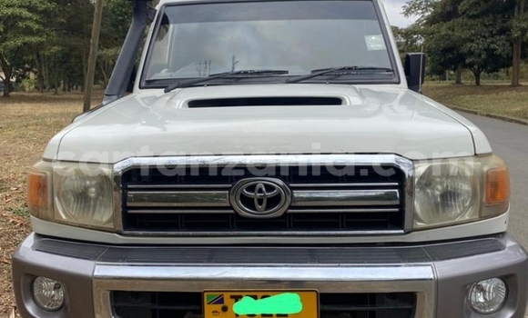 Nunua Ilio tumika Toyota Land Cruiser Nyeupe Gari ndani ya Dar es Salaam nchini Dar es Salaam Nunua Ilio tumika Toyota Land Cruiser Nyeupe Gari ndani ya Dar es Salaam nchini Dar es Salaam
