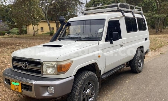 Nunua Ilio tumika Toyota Land Cruiser Nyeupe Gari ndani ya Dar es Salaam nchini Dar es Salaam Nunua Ilio tumika Toyota Land Cruiser Nyeupe Gari ndani ya Dar es Salaam nchini Dar es Salaam