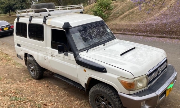Nunua Ilio tumika Toyota Land Cruiser Nyeupe Gari ndani ya Dar es Salaam nchini Dar es Salaam Nunua Ilio tumika Toyota Land Cruiser Nyeupe Gari ndani ya Dar es Salaam nchini Dar es Salaam