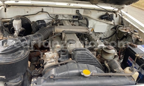 Nunua Ilio tumika Toyota Land Cruiser Nyeupe Gari ndani ya Dar es Salaam nchini Dar es Salaam Nunua Ilio tumika Toyota Land Cruiser Nyeupe Gari ndani ya Dar es Salaam nchini Dar es Salaam