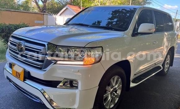 Buy Used Toyota Land Cruiser White Car in Dar es Salaam in Dar es Salaam