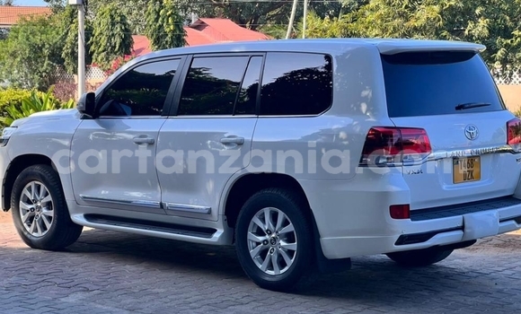 Buy Used Toyota Land Cruiser White Car in Dar es Salaam in Dar es Salaam Buy Used Toyota Land Cruiser White Car in Dar es Salaam in Dar es Salaam
