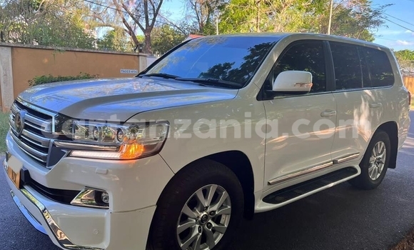 Buy Used Toyota Land Cruiser White Car in Dar es Salaam in Dar es Salaam Buy Used Toyota Land Cruiser White Car in Dar es Salaam in Dar es Salaam