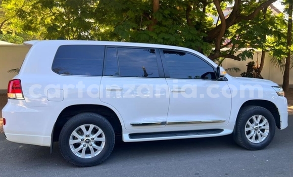 Buy Used Toyota Land Cruiser White Car in Dar es Salaam in Dar es Salaam Buy Used Toyota Land Cruiser White Car in Dar es Salaam in Dar es Salaam