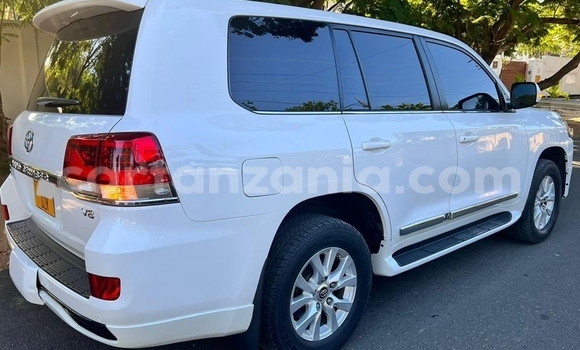Buy Used Toyota Land Cruiser White Car in Dar es Salaam in Dar es Salaam Buy Used Toyota Land Cruiser White Car in Dar es Salaam in Dar es Salaam