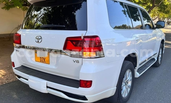 Buy Used Toyota Land Cruiser White Car in Dar es Salaam in Dar es Salaam Buy Used Toyota Land Cruiser White Car in Dar es Salaam in Dar es Salaam