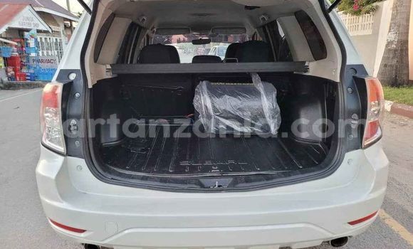 Nunua Ilio tumika Subaru Forester Nyeupe Gari ndani ya Dar es Salaam nchini Dar es Salaam Nunua Ilio tumika Subaru Forester Nyeupe Gari ndani ya Dar es Salaam nchini Dar es Salaam