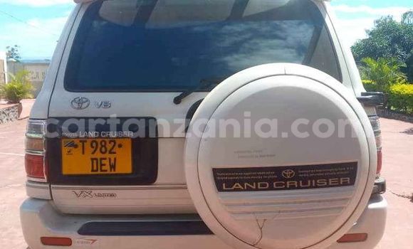 Nunua Ilio tumika Toyota Land Cruiser Nyeupe Gari ndani ya Dar es Salaam nchini Dar es Salaam Nunua Ilio tumika Toyota Land Cruiser Nyeupe Gari ndani ya Dar es Salaam nchini Dar es Salaam