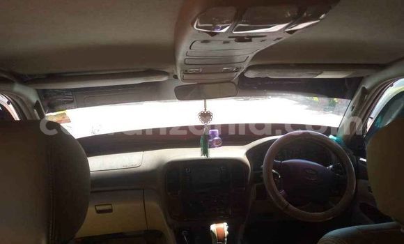 Nunua Ilio tumika Toyota Land Cruiser Nyeupe Gari ndani ya Dar es Salaam nchini Dar es Salaam Nunua Ilio tumika Toyota Land Cruiser Nyeupe Gari ndani ya Dar es Salaam nchini Dar es Salaam