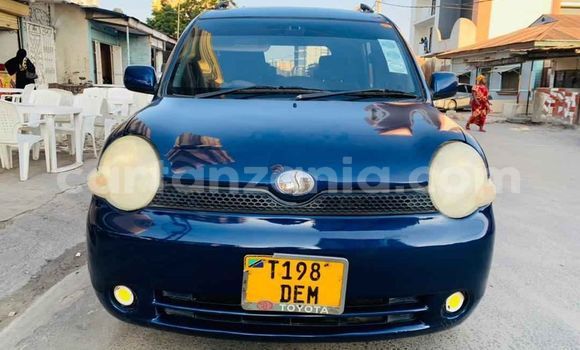 Nunua Ilio tumika Toyota Sienta Bluu Gari ndani ya Dar es Salaam nchini Dar es Salaam