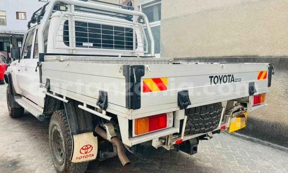 Nunua Ilio tumika Toyota Land Cruiser Nyeupe Gari ndani ya Dar es Salaam nchini Dar es Salaam Nunua Ilio tumika Toyota Land Cruiser Nyeupe Gari ndani ya Dar es Salaam nchini Dar es Salaam