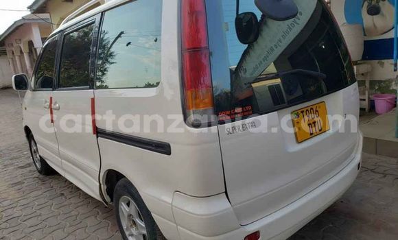 Nunua Ilio tumika Toyota Noah Nyeupe Gari ndani ya Dar es Salaam nchini Dar es Salaam Nunua Ilio tumika Toyota Noah Nyeupe Gari ndani ya Dar es Salaam nchini Dar es Salaam