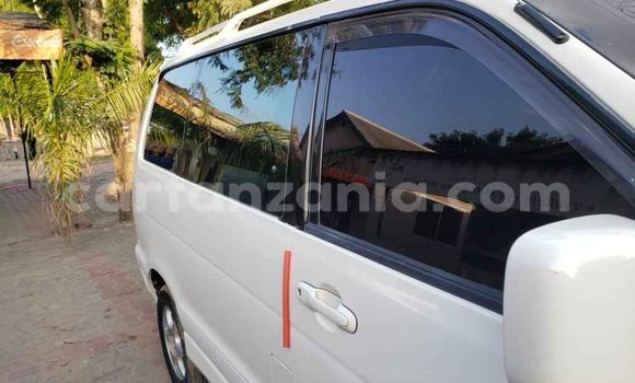 Nunua Ilio tumika Toyota Noah Nyeupe Gari ndani ya Dar es Salaam nchini Dar es Salaam Nunua Ilio tumika Toyota Noah Nyeupe Gari ndani ya Dar es Salaam nchini Dar es Salaam