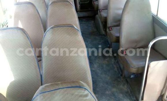 Nunua Ilio tumika Toyota Coaster Kijani Gari ndani ya Dar es Salaam nchini Dar es Salaam Nunua Ilio tumika Toyota Coaster Kijani Gari ndani ya Dar es Salaam nchini Dar es Salaam