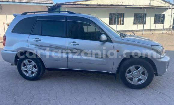 Nunua Ilio tumika Toyota RAV4 Fedha Gari ndani ya Dar es Salaam nchini Dar es Salaam