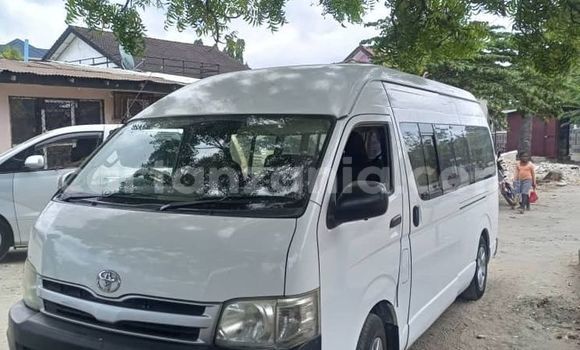 Buy Used Toyota Hiace White Car in Dar es Salaam in Dar es Salaam Buy Used Toyota Hiace White Car in Dar es Salaam in Dar es Salaam
