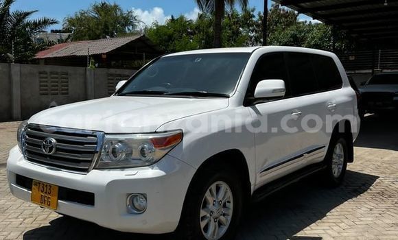Buy Used Toyota Land Cruiser White Car in Dar es Salaam in Dar es Salaam Buy Used Toyota Land Cruiser White Car in Dar es Salaam in Dar es Salaam