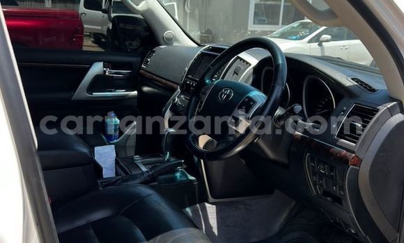 Buy Used Toyota Land Cruiser White Car in Dar es Salaam in Dar es Salaam Buy Used Toyota Land Cruiser White Car in Dar es Salaam in Dar es Salaam