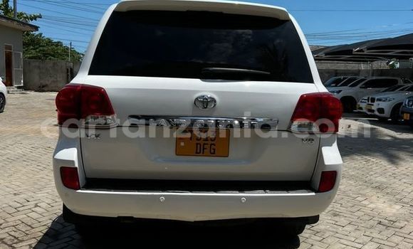 Buy Used Toyota Land Cruiser White Car in Dar es Salaam in Dar es Salaam Buy Used Toyota Land Cruiser White Car in Dar es Salaam in Dar es Salaam