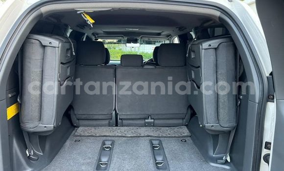 Nunua Ilio tumika Toyota Land Cruiser Prado Nyeupe Gari ndani ya Dar es Salaam nchini Dar es Salaam Nunua Ilio tumika Toyota Land Cruiser Prado Nyeupe Gari ndani ya Dar es Salaam nchini Dar es Salaam