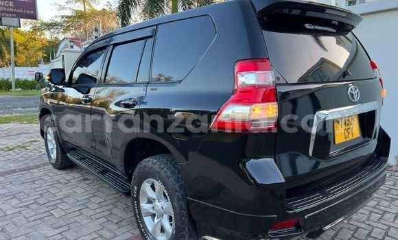 Nunua Ilio tumika Toyota Land Cruiser Prado Nyeusi Gari ndani ya Dar es Salaam nchini Dar es Salaam