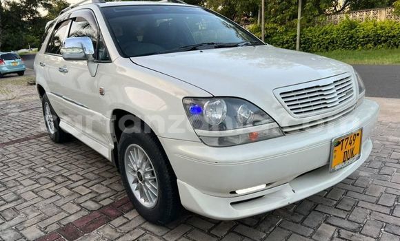 Buy Used Toyota Harrier White Car in Dar es Salaam in Dar es Salaam