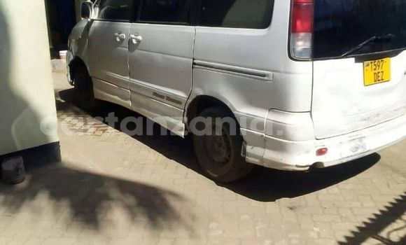 Buy Used Toyota Noah White Car in Dar es Salaam in Dar es Salaam