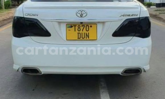 Buy Used Toyota Crown White Car in Masasi in Mtwara Buy Used Toyota Crown White Car in Masasi in Mtwara