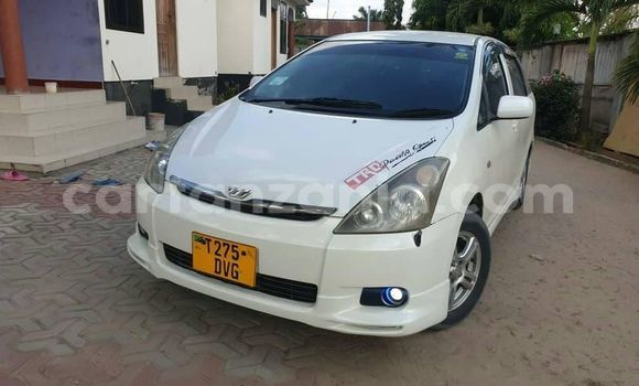 Nunua Ilio tumika Toyota Wish Nyeupe Gari ndani ya Dar es Salaam nchini Dar es Salaam