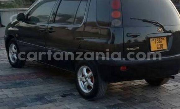 Nunua Ilio tumika Toyota Raum Nyeusi Gari ndani ya Dar es Salaam nchini Dar es Salaam