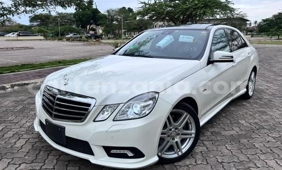 Nunua Imported Mercedes‒Benz E–Class Nyeupe Gari ndani ya Dar es Salaam nchini Dar es Salaam Nunua Imported Mercedes‒Benz E–Class Nyeupe Gari ndani ya Dar es Salaam nchini Dar es Salaam