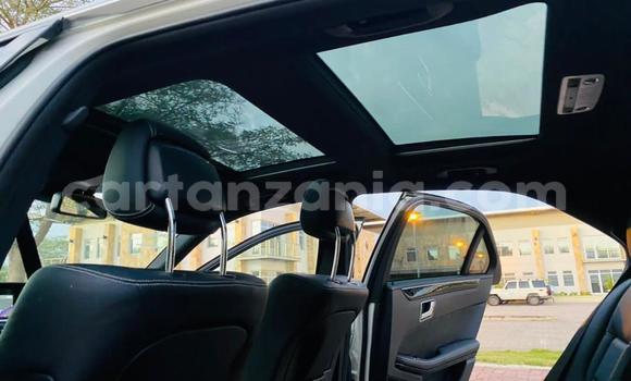 Nunua Imported Mercedes‒Benz E–Class Nyeupe Gari ndani ya Dar es Salaam nchini Dar es Salaam Nunua Imported Mercedes‒Benz E–Class Nyeupe Gari ndani ya Dar es Salaam nchini Dar es Salaam