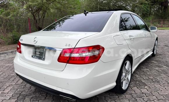 Nunua Imported Mercedes‒Benz E–Class Nyeupe Gari ndani ya Dar es Salaam nchini Dar es Salaam Nunua Imported Mercedes‒Benz E–Class Nyeupe Gari ndani ya Dar es Salaam nchini Dar es Salaam
