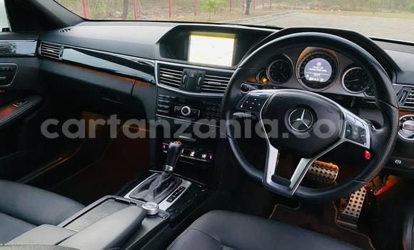 Nunua Imported Mercedes‒Benz E–Class Nyeupe Gari ndani ya Dar es Salaam nchini Dar es Salaam Nunua Imported Mercedes‒Benz E–Class Nyeupe Gari ndani ya Dar es Salaam nchini Dar es Salaam